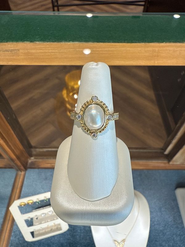 14K Green Gold Mabe Pearl Ring w/.22ctw Diamonds