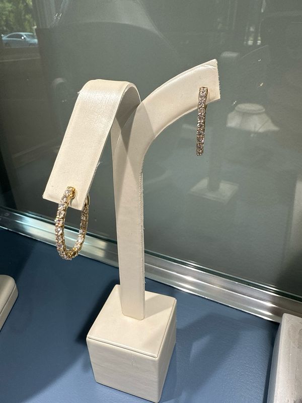 14K Yellow Gold  2.0ctw Inside/Outside Oval Hinged 1" Hoop Earrings