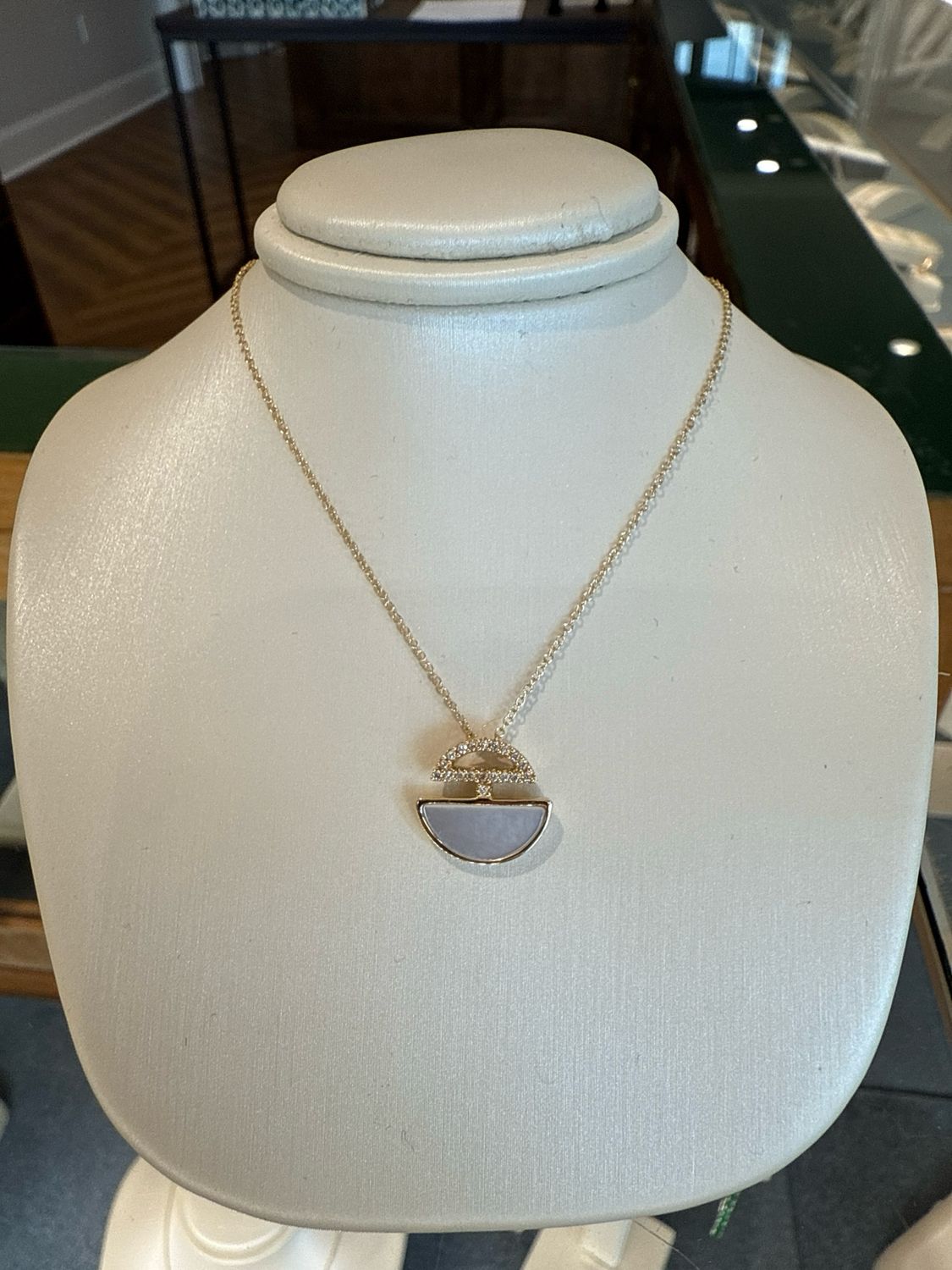 14K Yellow Gold .06ctw Diamond and Mother of Pearl Pendant on Chain