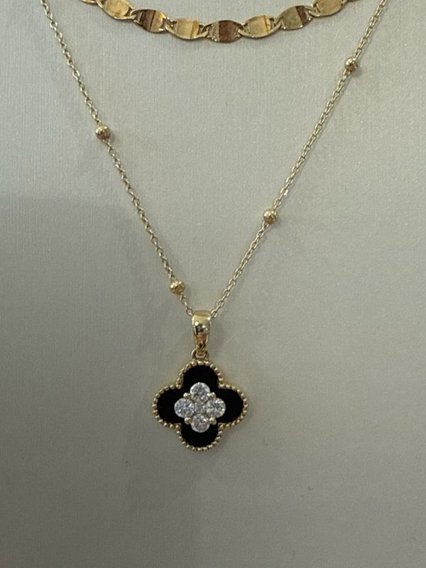 14K Yellow Gold .20ctw Diamond &amp; Onyx Clover Shape Pendant on Chain