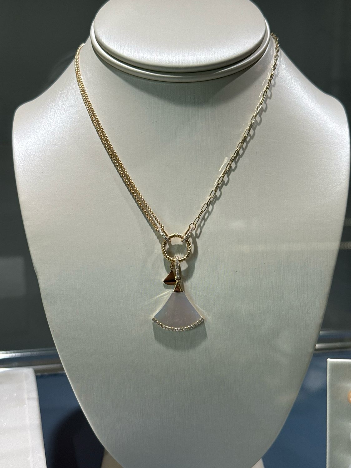 14k Yellow Gold Dual Chain MOP &amp; .28ctw Diamond Fan Charm Necklace 18&quot;