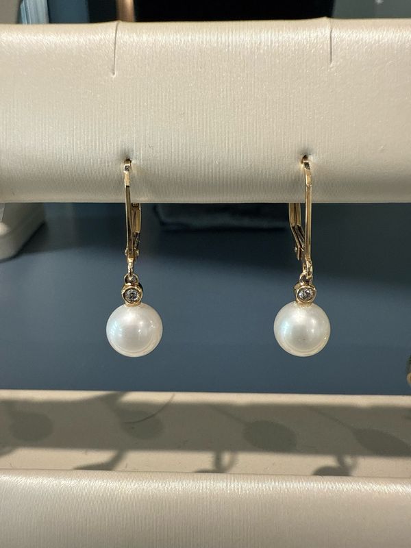 14k Yellow Gold 8-8.5mm Freshwater Pearl Lever Back Dangle Earrings w .04ct Diamond Bezel