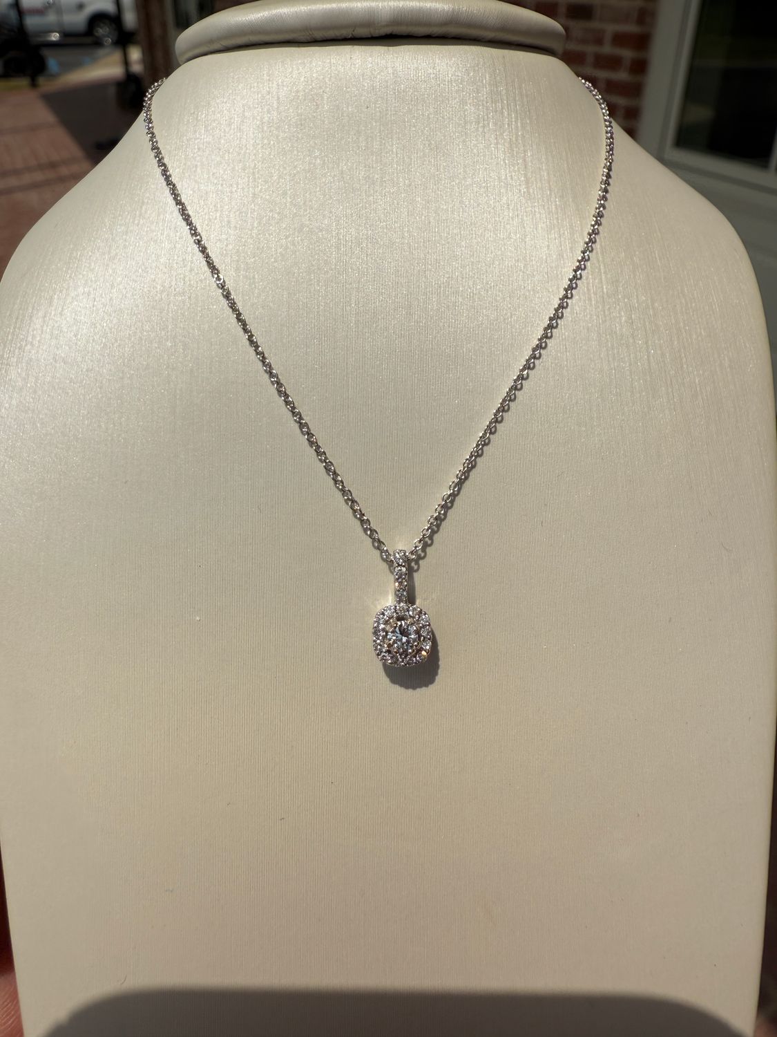 14k White Gold Diamond Halo Pendant .07 Ctw 16&quot;