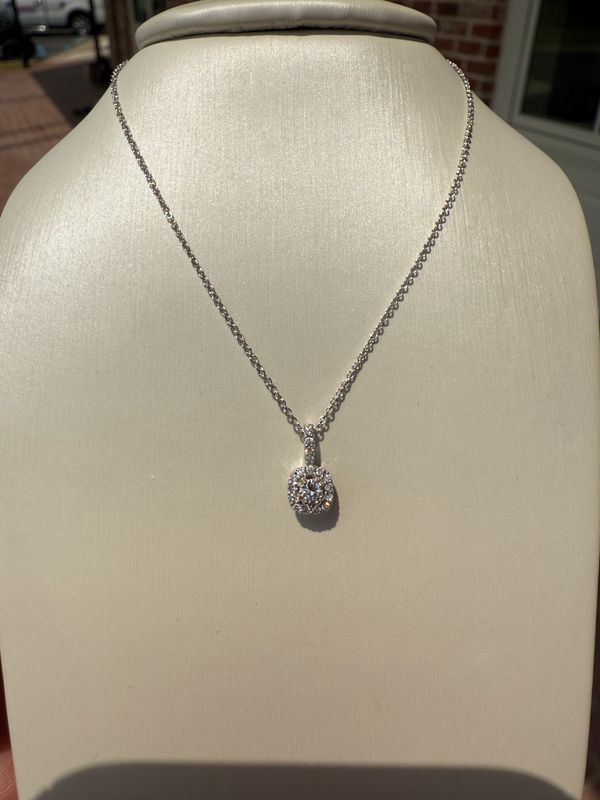 14k White Gold Diamond Halo Pendant .07 Ctw 16&quot;