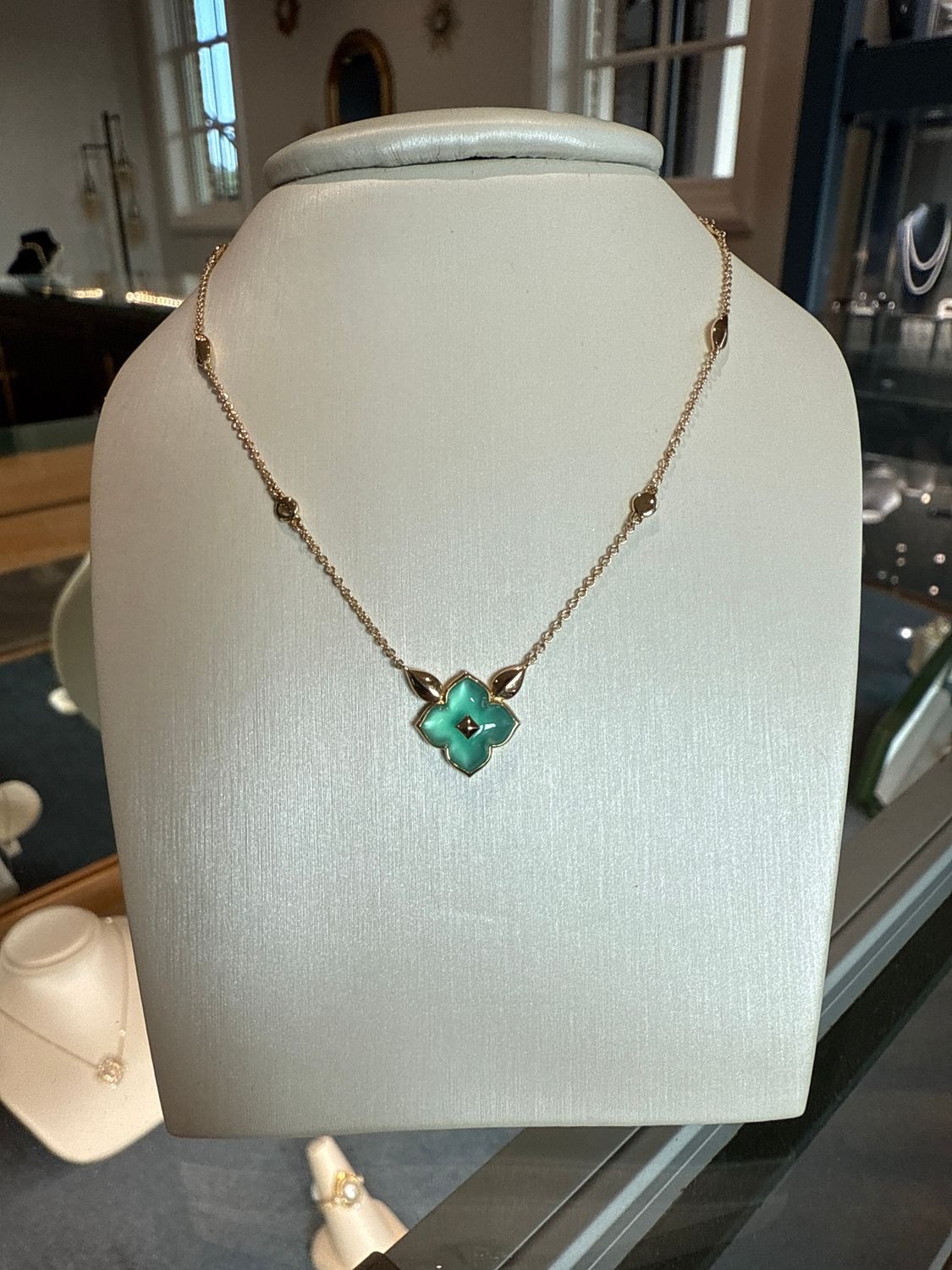 14k Yellow Gold Green Onyx Pendant Necklace w Alt gold stations