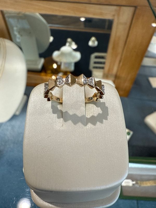 14k Yellow Gold Diamond Angle Fashion Ring .1 Aprox ctw/ 24 rnd .004