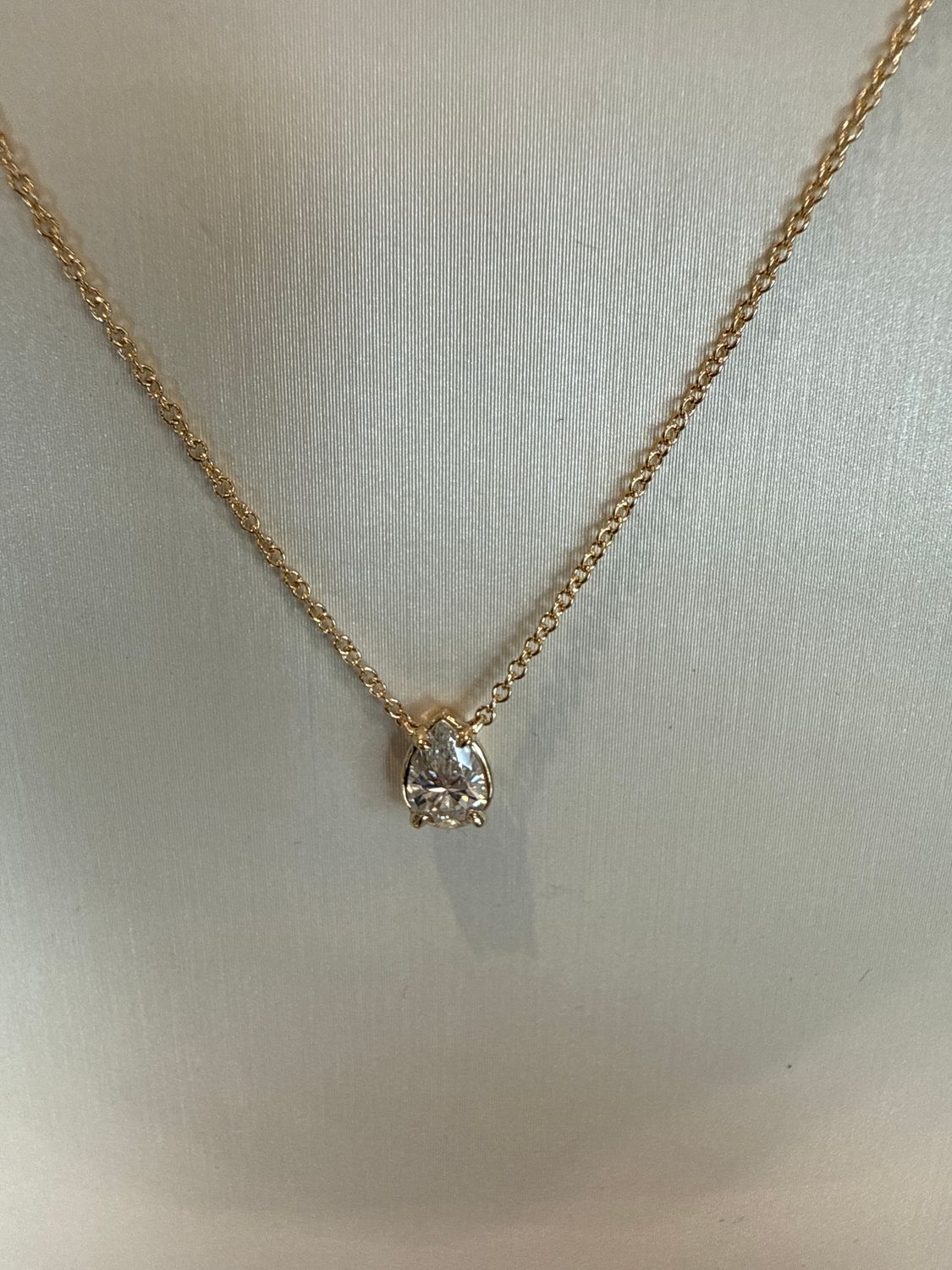 14k Yellow Gold Pear Shape Diamond Pendant Necklace aprox .40 Ct 17&quot;