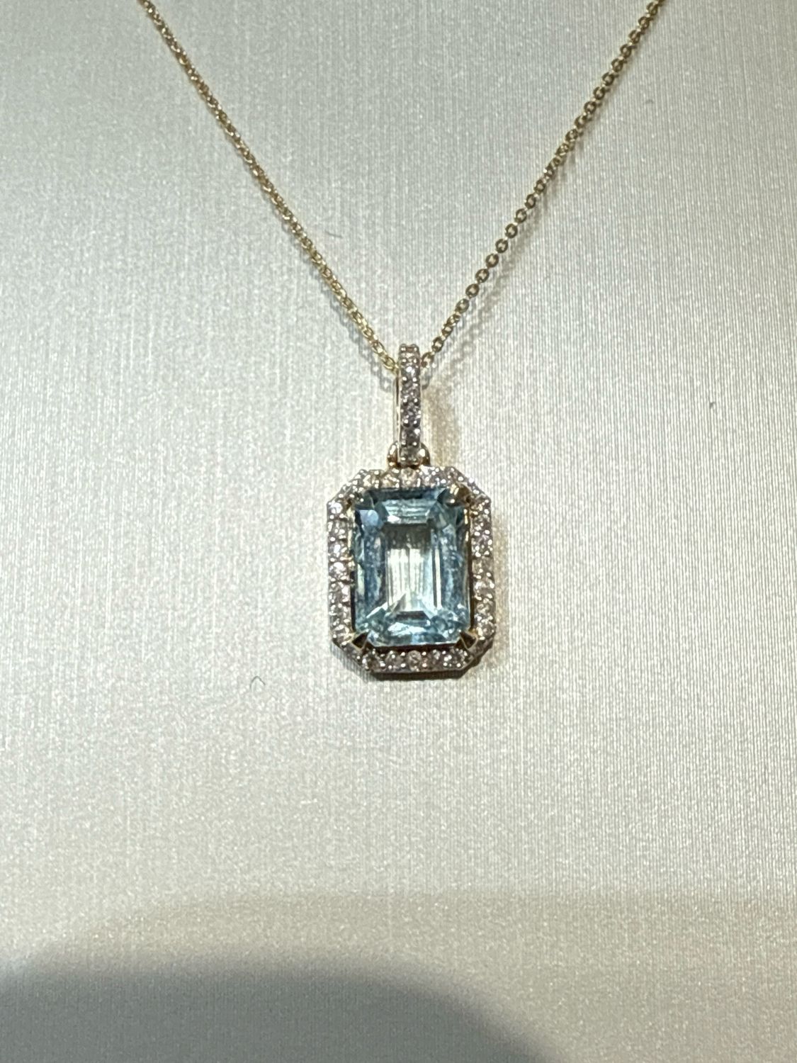 10Ky Diamond and Aquamarine Pendant Dia .14 ct Aqua 1.15ct