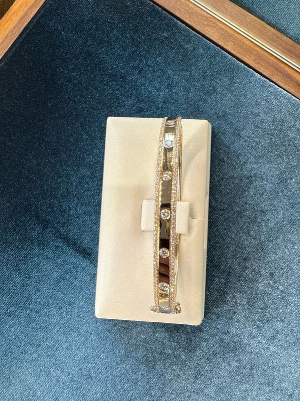 14K Yellow Gold Diamond 5.5mm Wide Bangle D:0.66ct