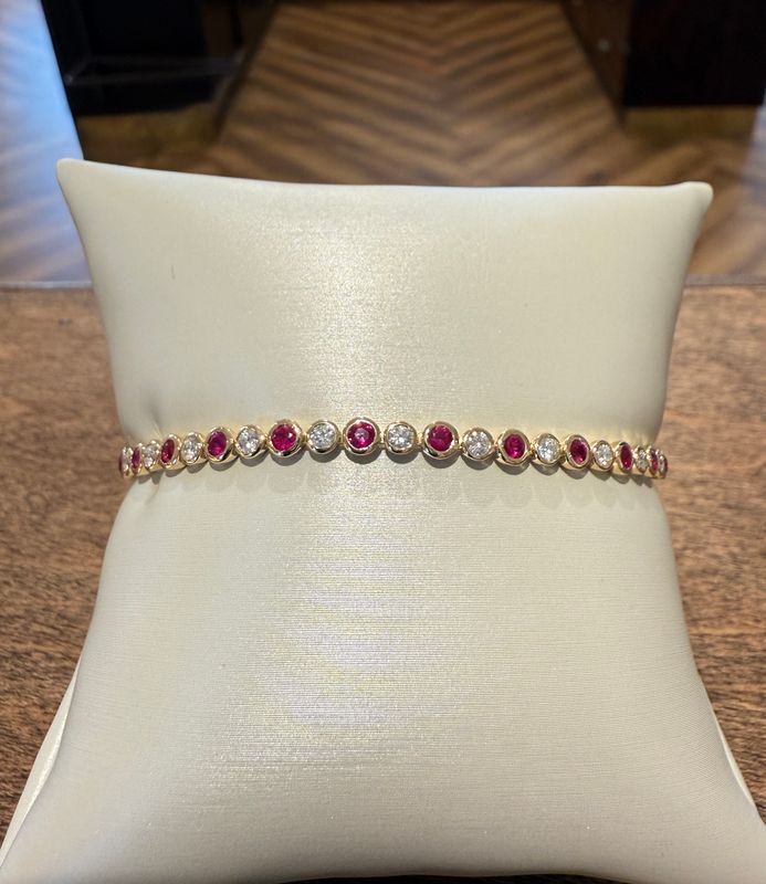 18k Yellow Gold Ruby and Diamond Bezel Tennis Bracelet D:1.11ct  Rub: 1.75ct