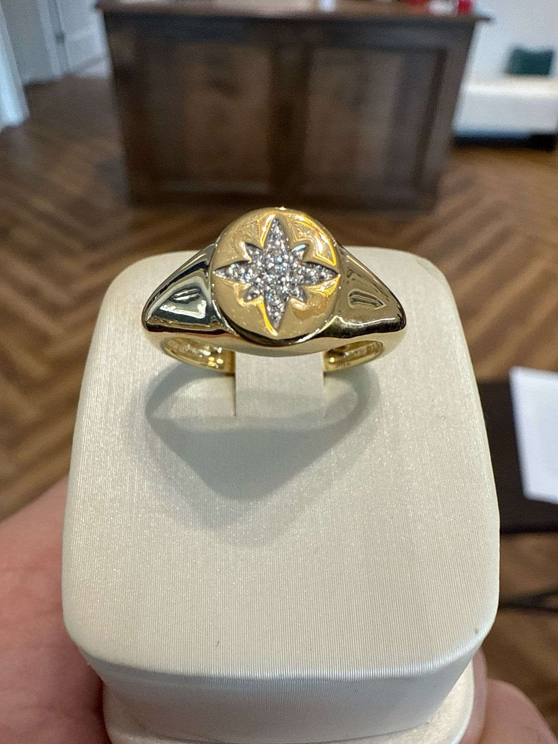 18ky Diamond Star Signet Ring .05ctw Dia