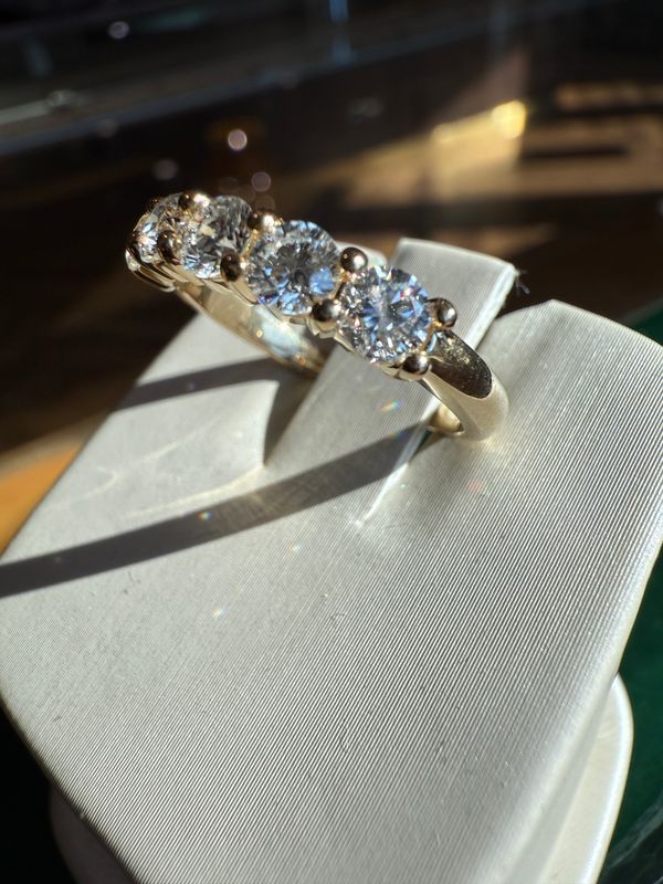 14k Yellow Gold 5 Round Shape Lab Grown Diamond Band 1ctw