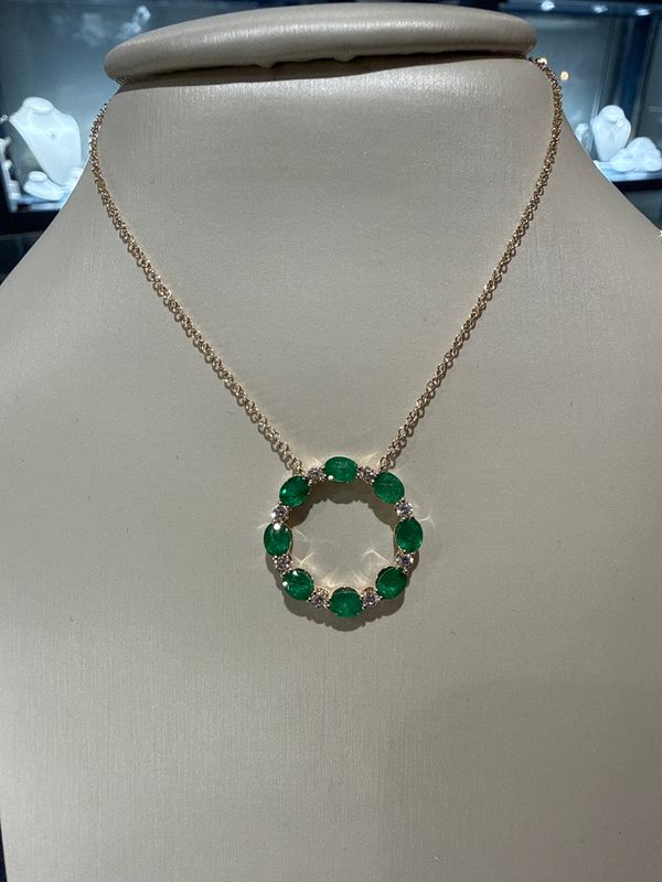 14k White Gold Emerald and Diamond Circle Necklace / Em:1.20ctw Dia: 0.20ctw