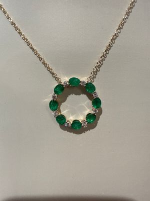 14k White Gold Emerald and Diamond Circle Necklace / Em:1.20ctw Dia: 0.20ctw