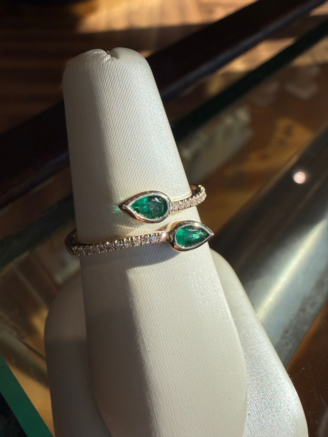 14k Yellow Gold Pear Shape Emerald and Diamond Wrap Around Ring.  EM:0.38ctw Dia:0.1ctw