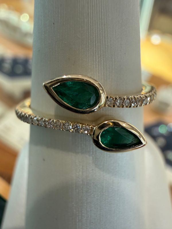 14k Yellow Gold Pear Shape Emerald and Diamond Wrap Around Ring.  EM:0.38ctw Dia:0.1ctw