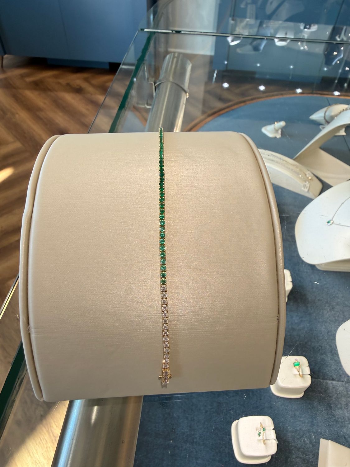 18k Yellow Gold Emerald and Diamond Tennis Bracelet Dia:1.40ctw Em: 1.46ctw