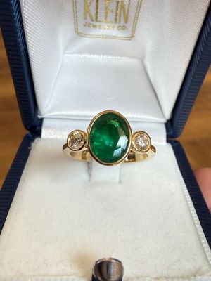 14k Yellow Gold Ring Bezel set Oval Shape Emerald and Diamond Ring: Dia .27ctw Em 1.4ctq