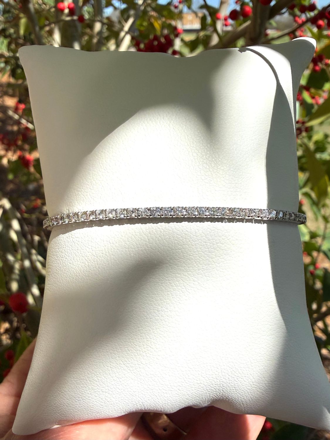 14k White Gold Flex Bangle with Prong set Diamonds 1.0ctw