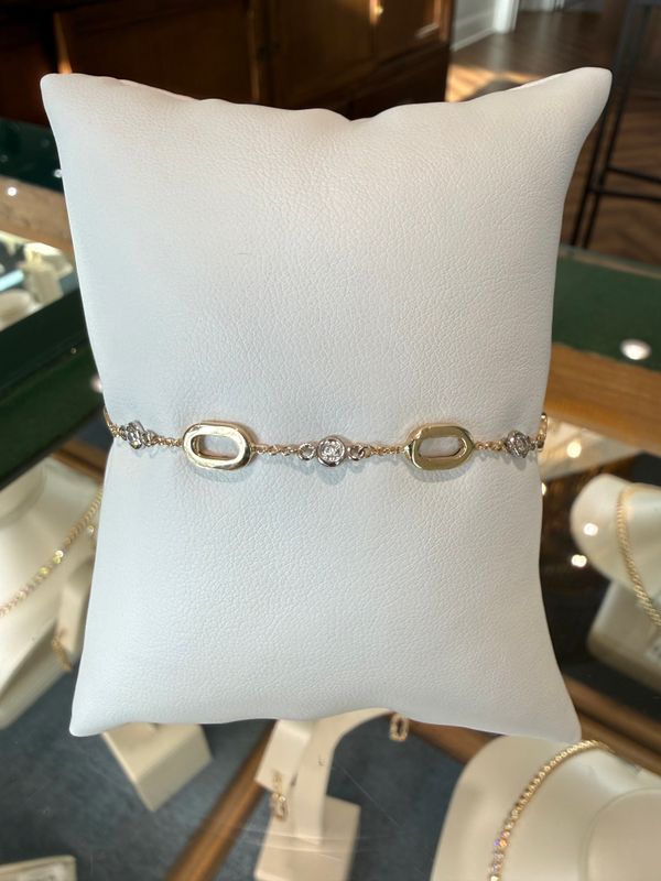14k Yellow Gold Oval Link and 14k White Gold Bezel Set Diamond Station Bracelet Dia:0.27