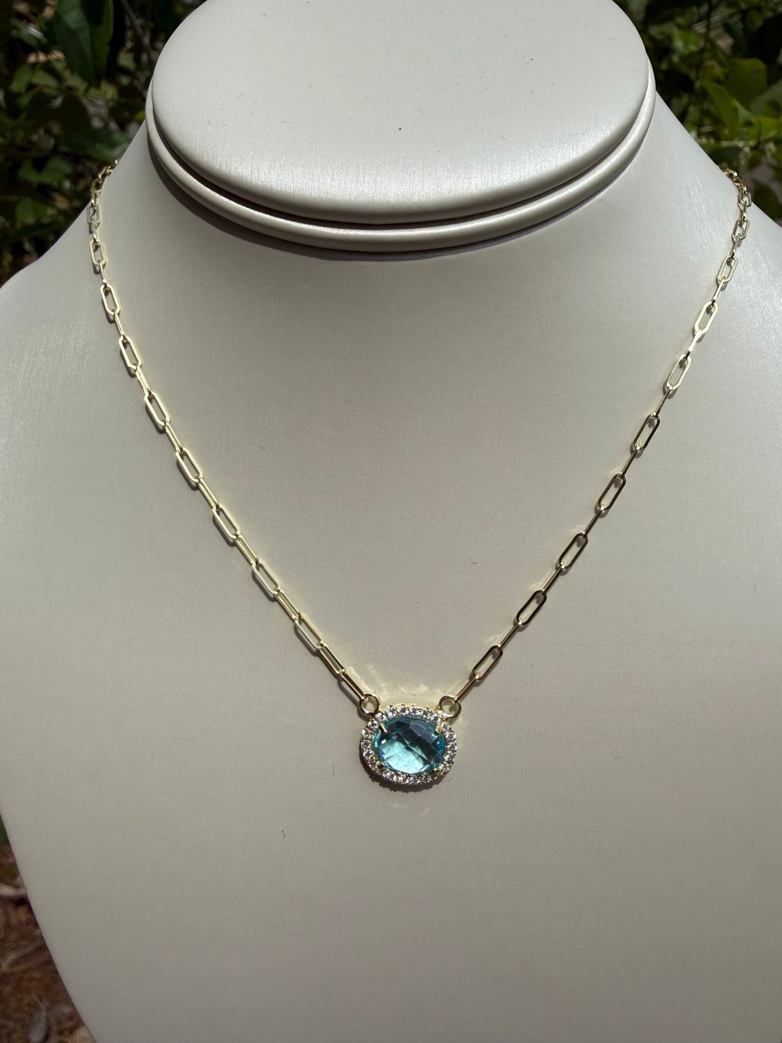 14k Green Gold Oval Sky Blue Topaz with Diamond Halo on 18" Paperclip Chain Dia:0.22