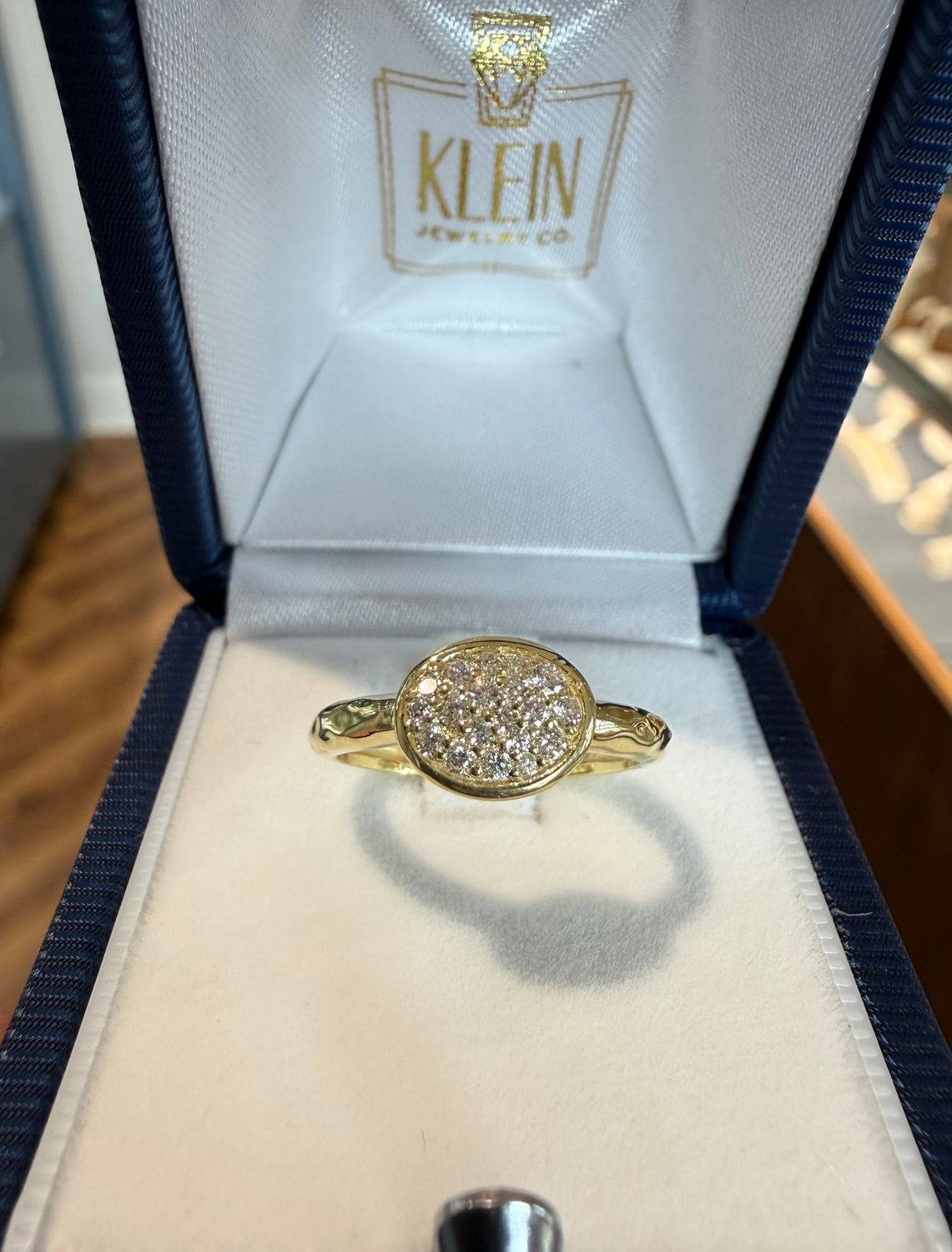 14k Green Gold Oval Shape Diamond Cluster Fashion Ring with Hammered Shank .22ctw