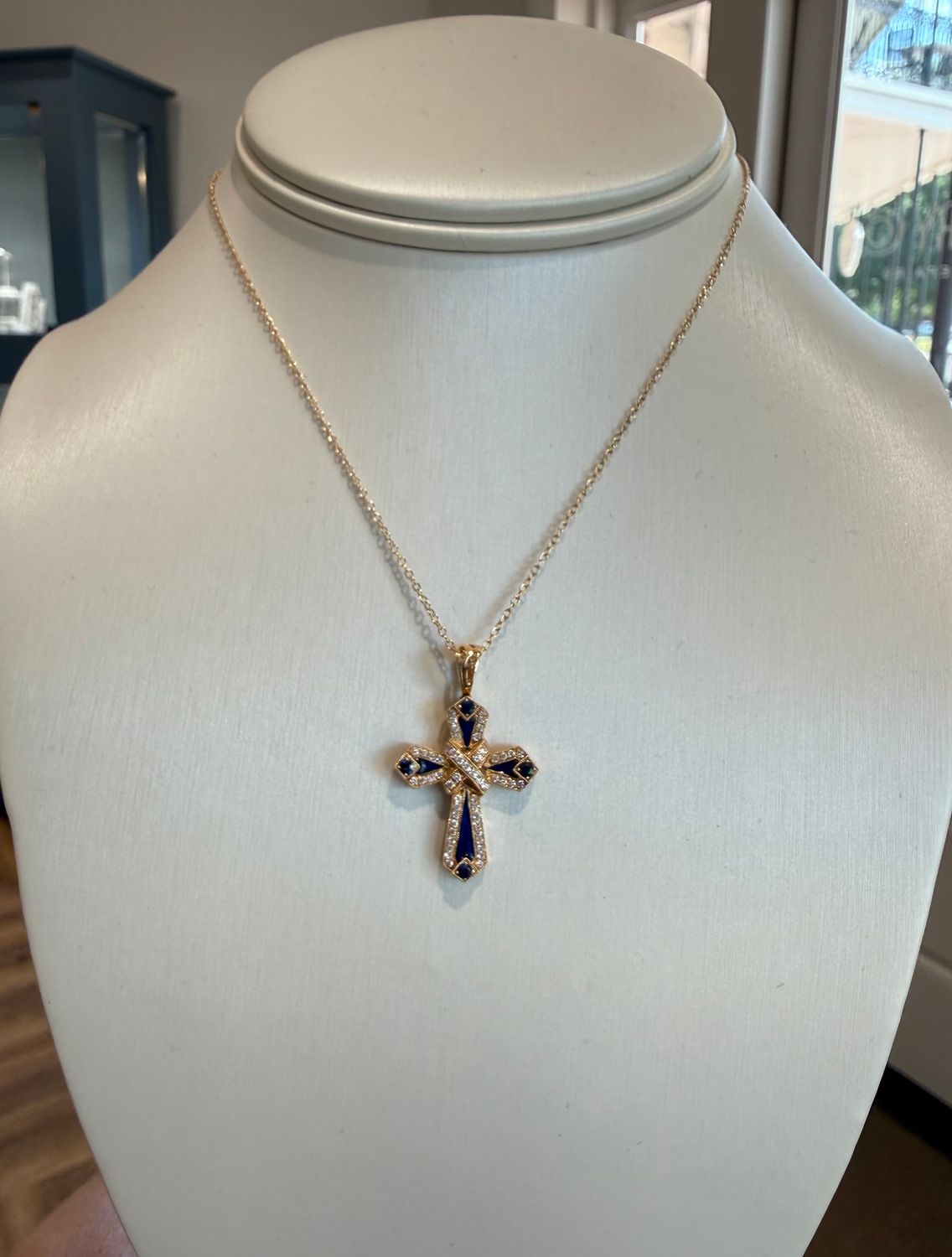 14k Yellow Gold Tapered Baguette Blue Enamel &amp; Pavé Diamond Cross Pendant Necklace Dia:0.25 ctw Sapp:0.20ct