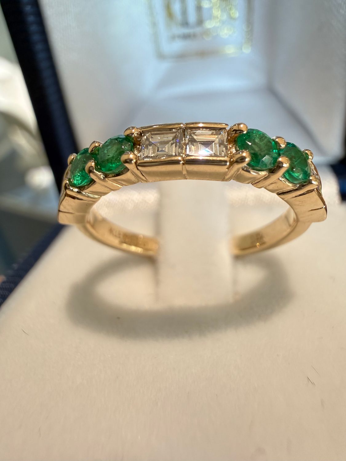 Custom 14k Yellow Gold Emerald and Carre' Cut Diamond Band Dia:0.53ctw Em:0.25ctw