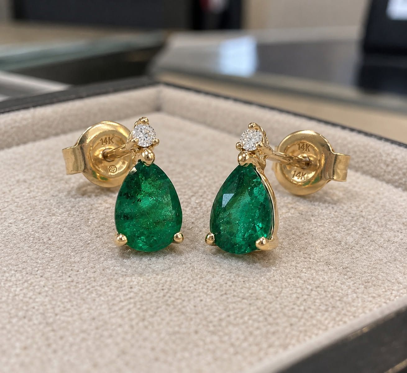 14k Yellow Gold Pear Shape Emerald and Diamond Earrings EM:0.87 Dia:0.03