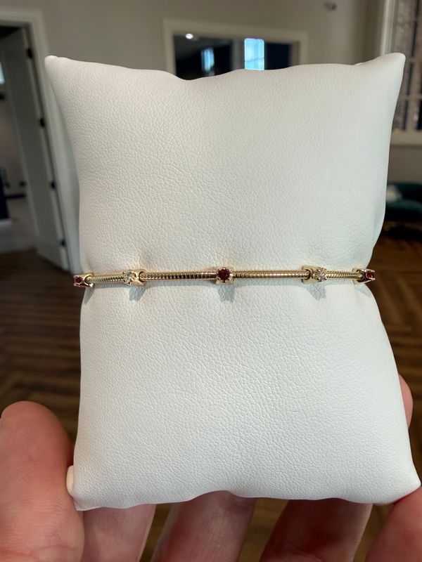 14k Yellow Gold Ruby and Diamond Flex Bracelet.  Dia: 0.05ctw Ruby: 0.09