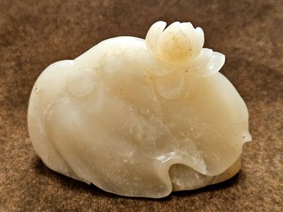 ​ShouShan Lotus and Leaf Lychee Seal Stone