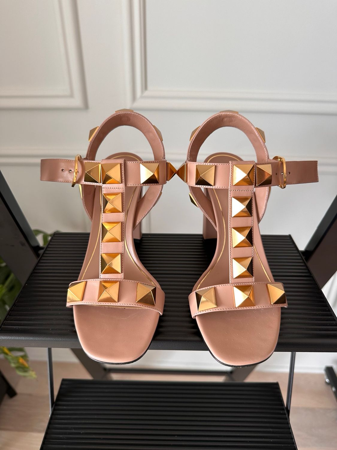 Valentino Roman Stud 90mm Leather Sandals, Size 8