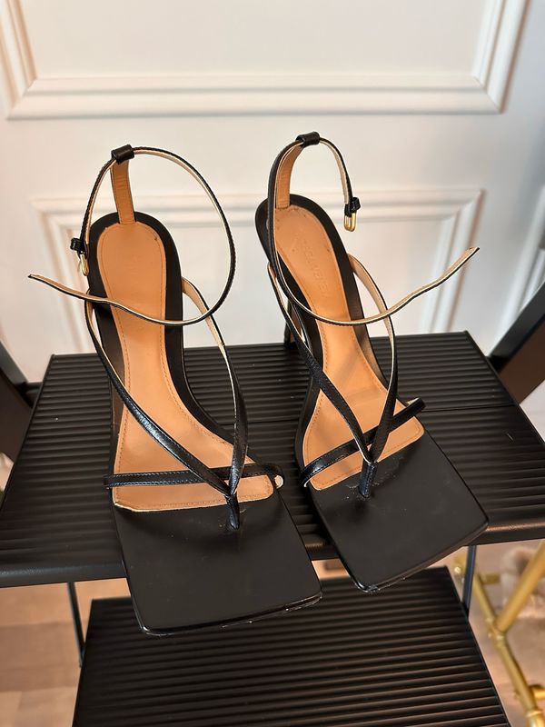 Bottega Veneta Women’s Stretch Strap Sandal, Size Women’s US8, Black