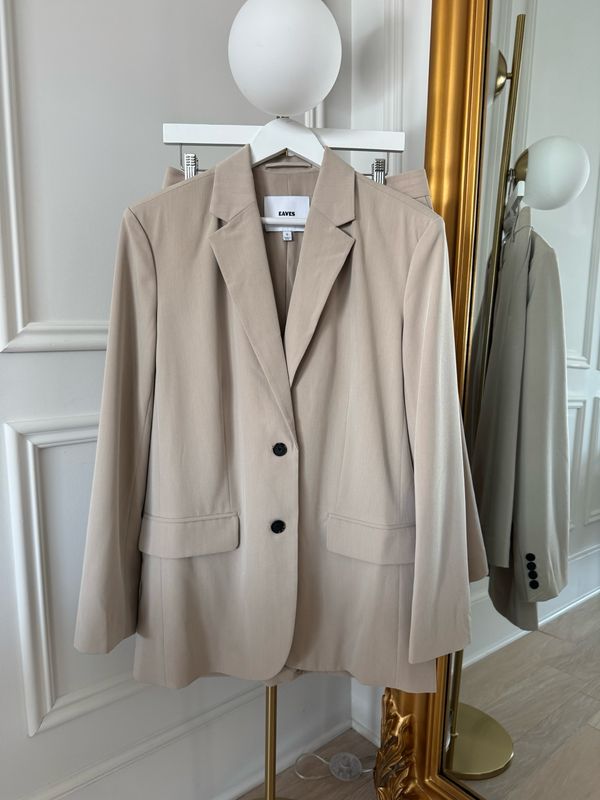 Eaves Siya Blazer w/ Shorts Set, Tan, Size Small (fits oversized)