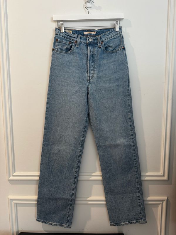 Levi’s Ribcage Straight Jeans, Size 28