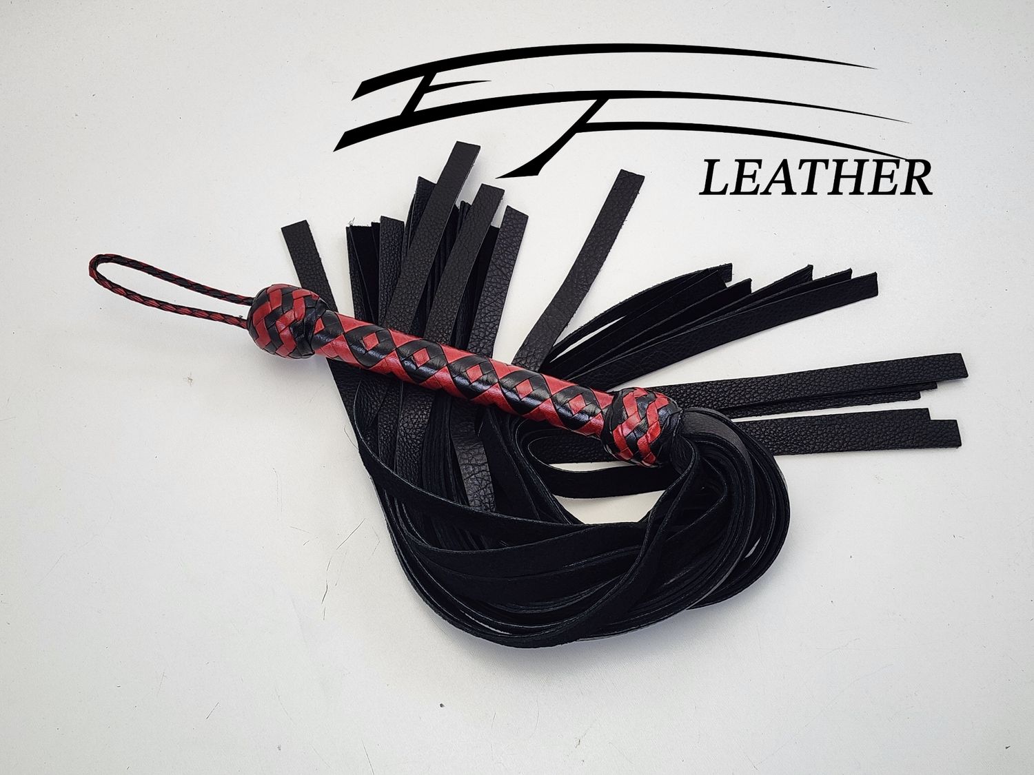 18" Deer Flogger - Core Line - Black &amp; Red - 12-Plait Kangaroo Handle
