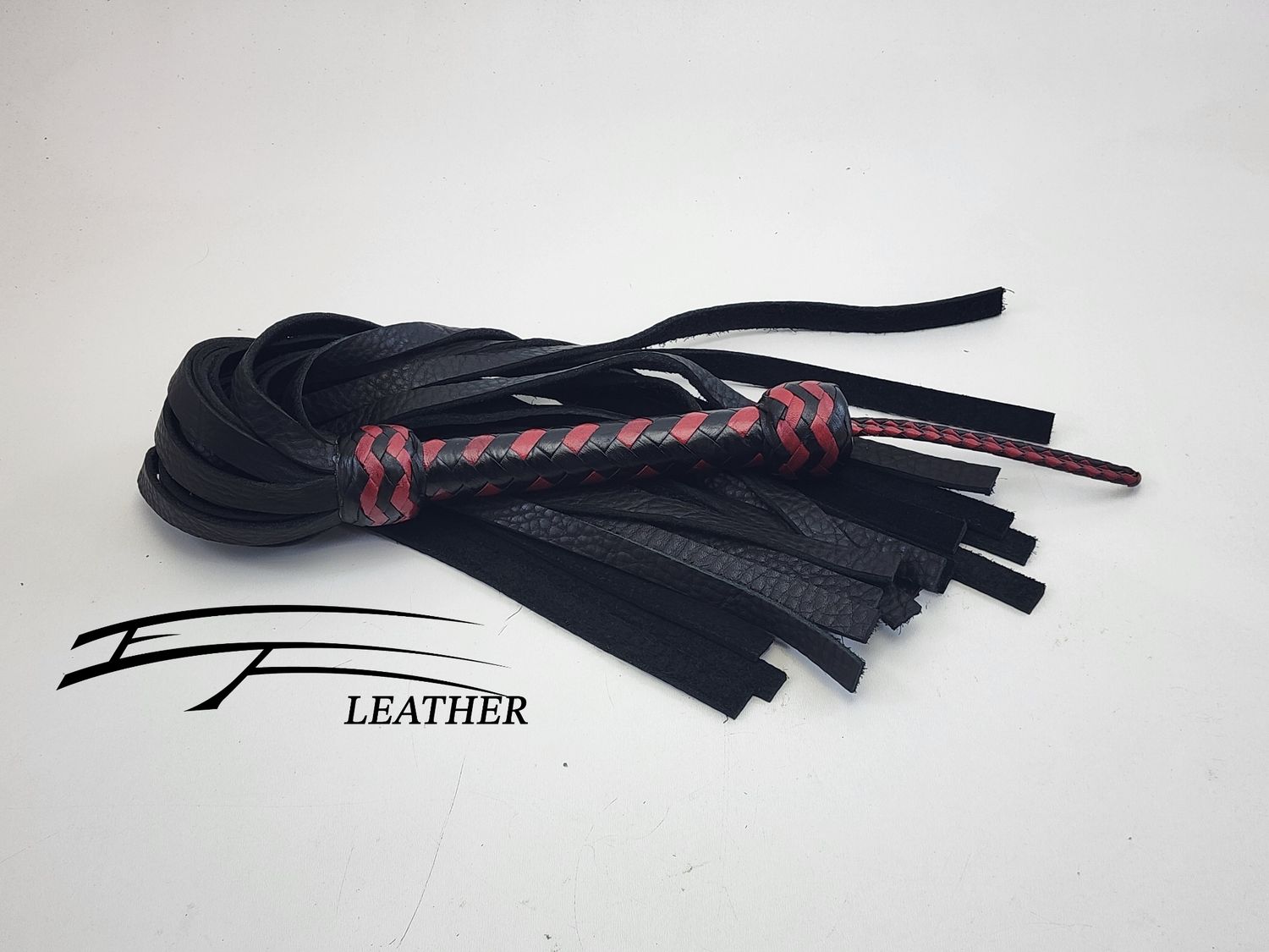 16" Bullhide Flogger – Core Line – Black &amp; Red (12-Plait Dashes Pattern)