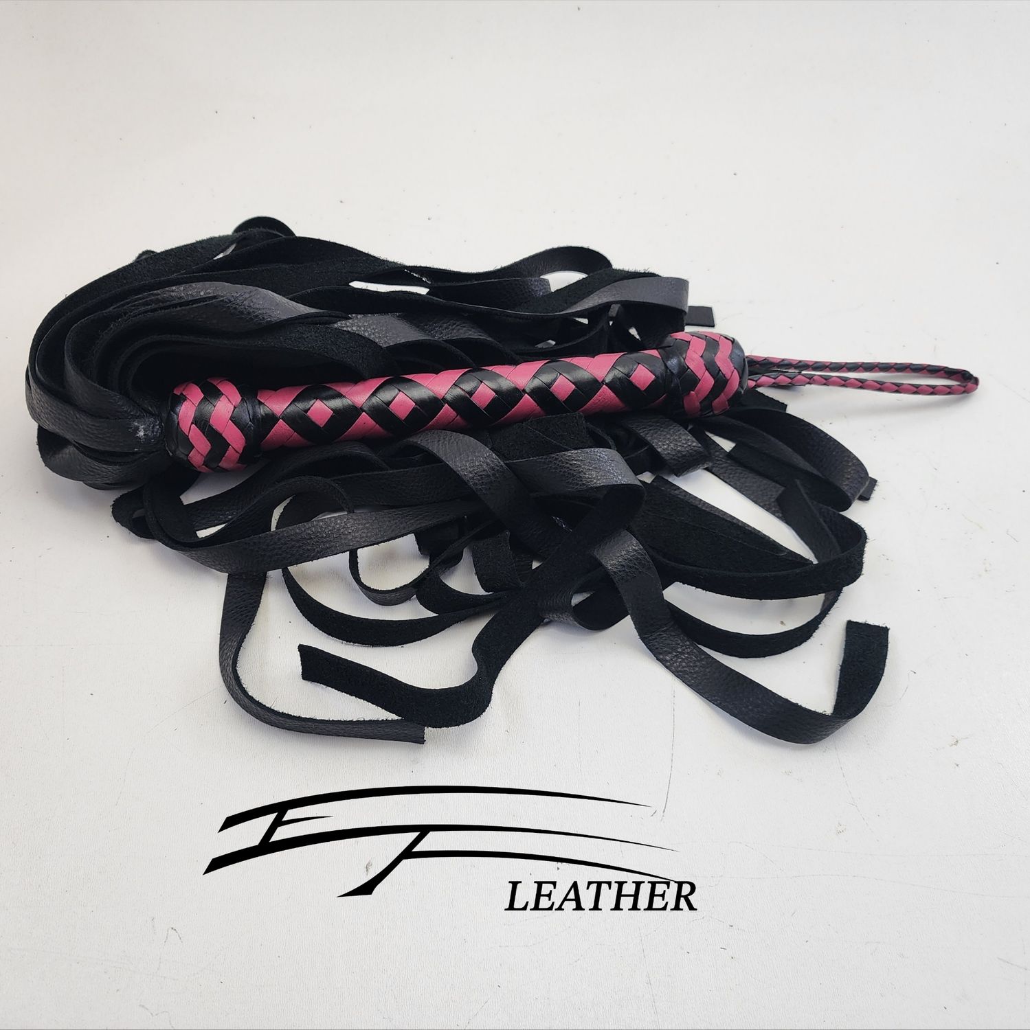 18" Cowhide Flogger – Core Line – Black &amp; Pink (12-Plait Bird's Eye Handle)