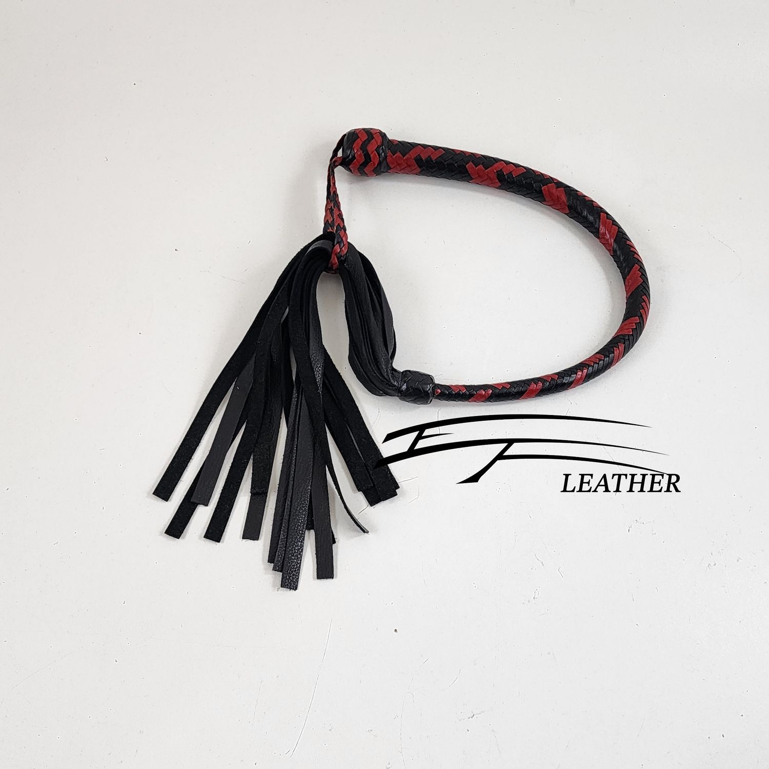 Cow Galley Whip – 16 Plait – Black &amp; Red