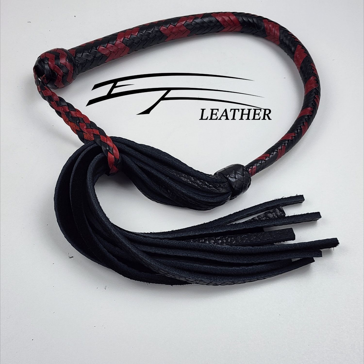 16-Plait Buffalo Galley Whip – Black &amp; Red