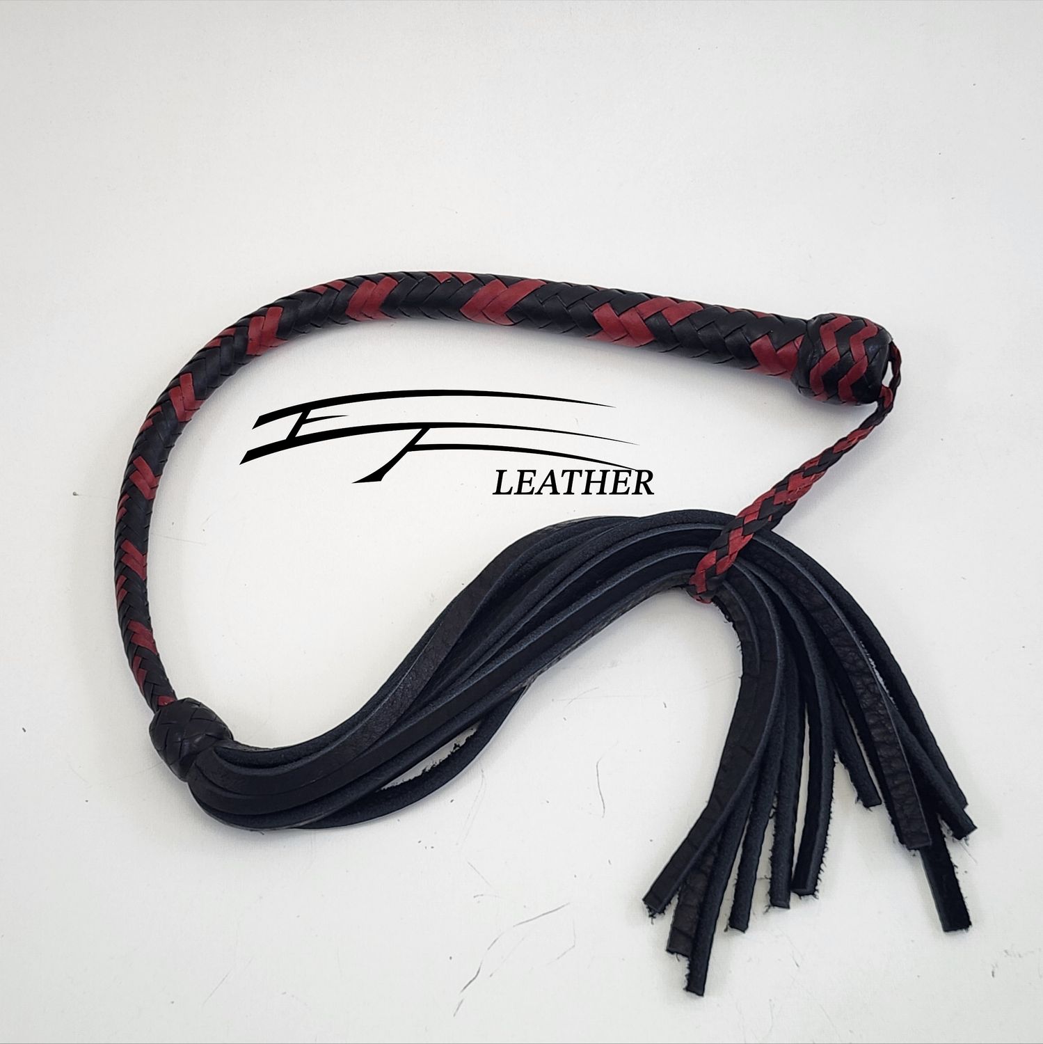 Buffalo Galley Whip – 12 Plait – Black &amp; Red