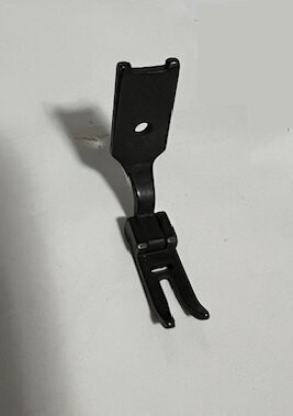 241375 SINGER NARROW ZIGZAG FOOT (11.0 MM)