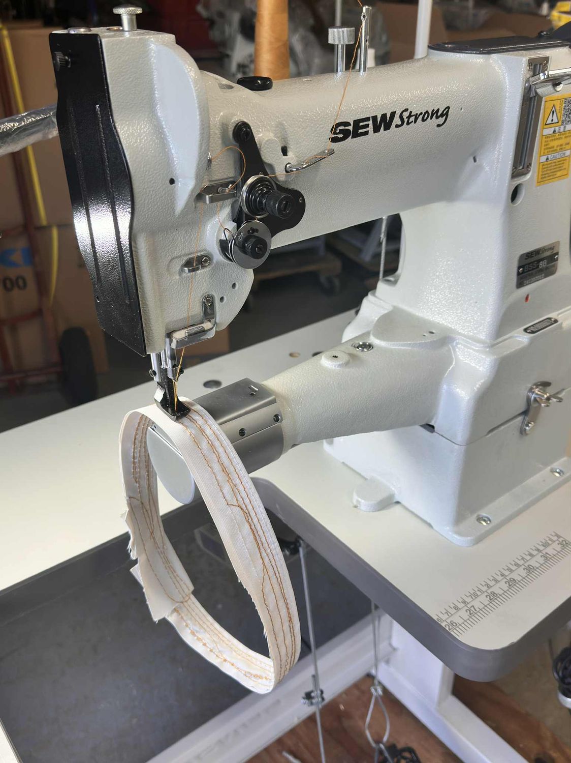 Sew Strong Cylinder Arm, Single Needle, Drop Feed, Needle Feed, Walking Foot, Alternating Presser Feet, Lockstitch Industrial Sewing Machine