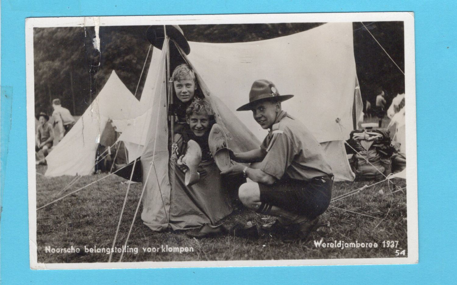 NEDERLAND prentbriefkaart Wereldjamboree Noorsche belangstelling voor klompen 1937