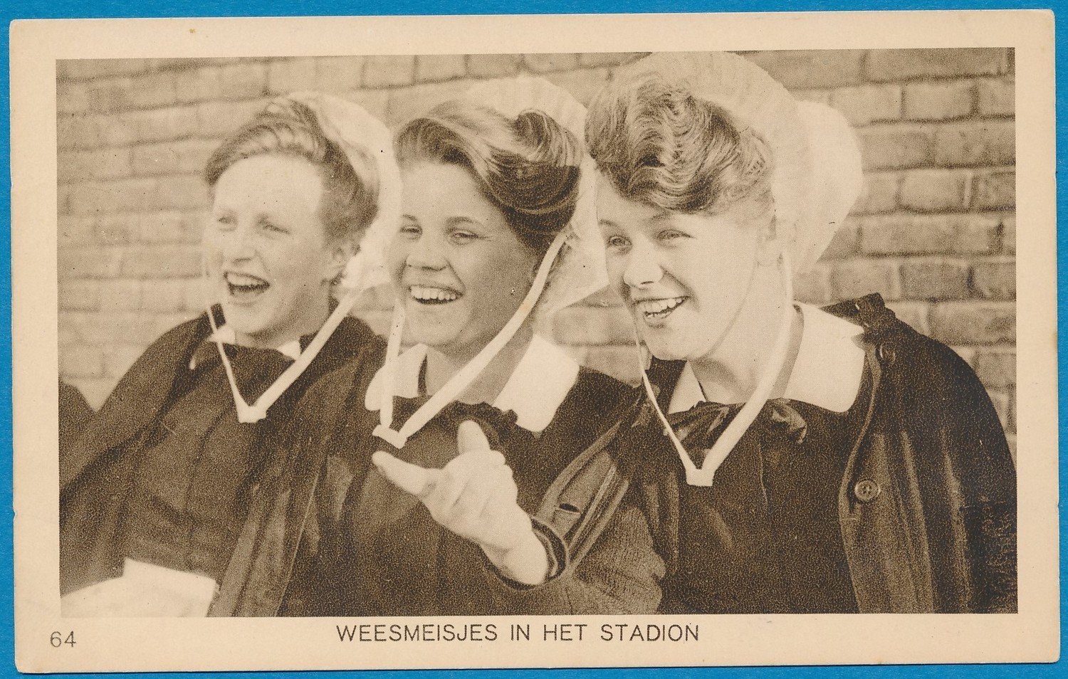 OLYMPIADE Amsterdam 1928 kaart weesmeisjes in het stadion *