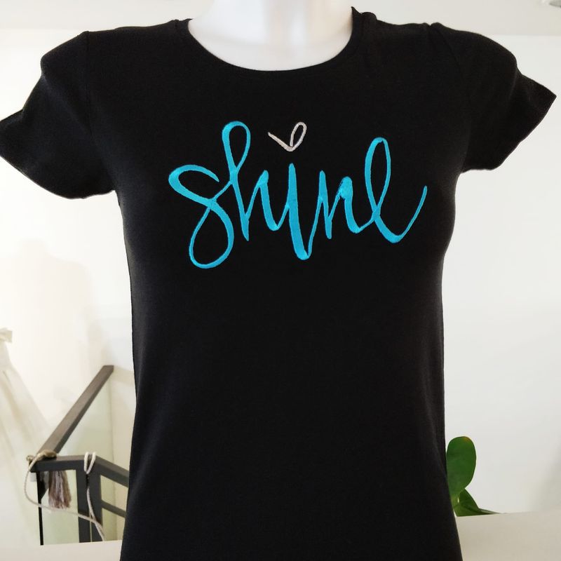 T-Shirt donna con ricamo &quot;SHINE&quot;