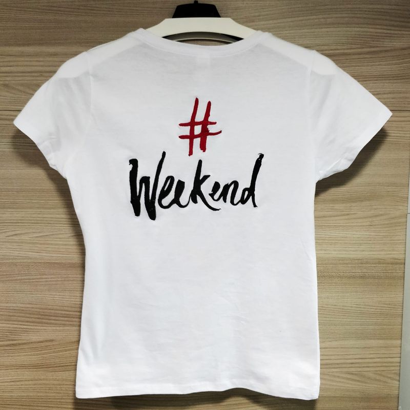 T-Shirt donna con ricamo &quot;WEEKEND&quot;