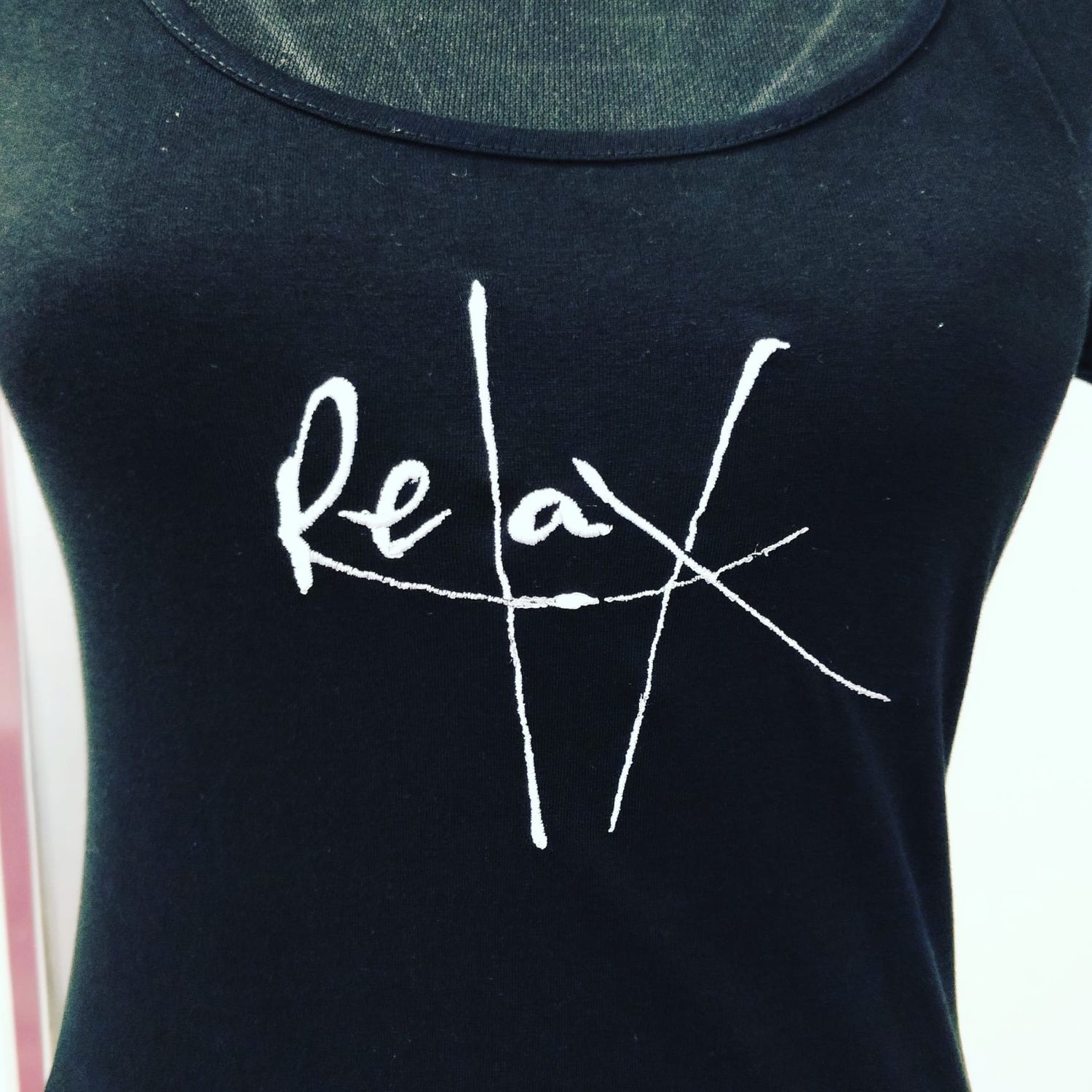 T-Shirt donna con ricamo &quot;RELAX&quot;