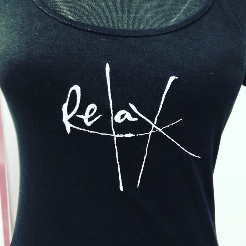 T-Shirt donna con ricamo &quot;RELAX&quot;