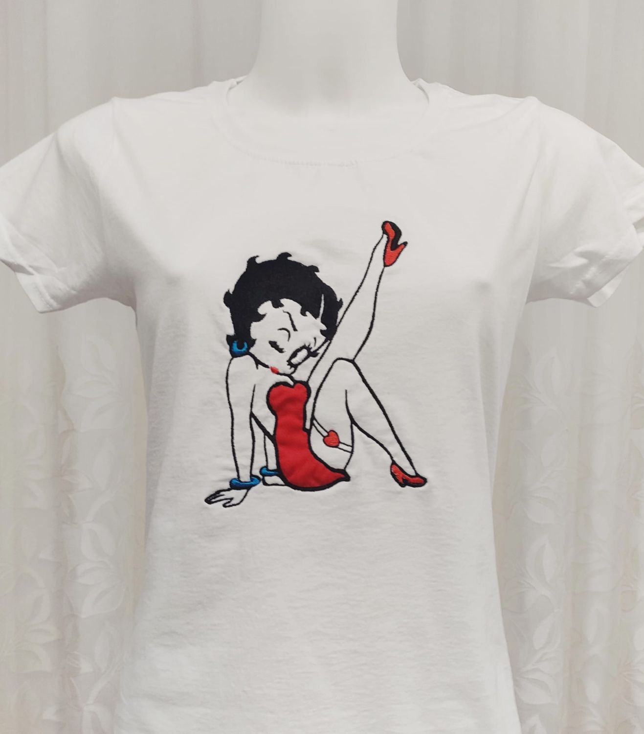 T-Shirt donna con ricamo